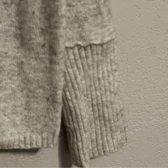 Women's Something Navy Grey V-Neck Sweater - Picture 5 of 7